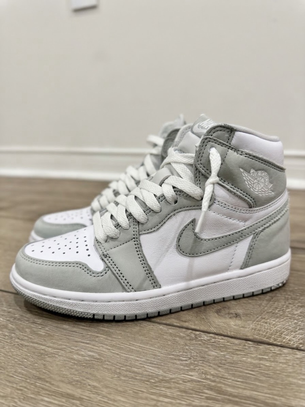 Nike Women’s Air Jordan 1 Retro High OG Seafoam